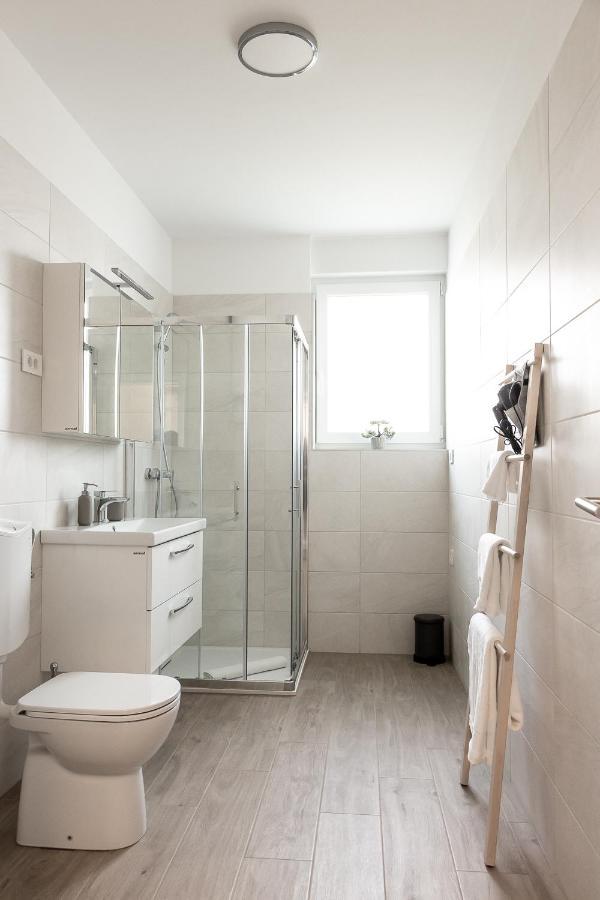 Hisa Bianca Apartments 科佩尔 外观 照片
